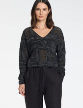 Charger l'image dans la galerie, Chandail col V jacquard bicolore PACINI
