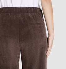 Charger l'image dans la galerie, Pantalon velours côtelé marron MAC

