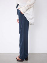 Charger l'image dans la galerie, Pantalon de lin satiné marine NOT SHY
