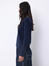 Charger l&#39;image dans la galerie, Pull cachemire AYLA marine NOT SHY
