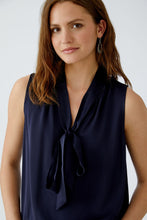 Charger l&#39;image dans la galerie, Blouse viscose marine OUI
