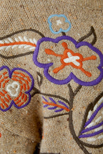 Charger l'image dans la galerie, Chandail camel violet broderies OUI
