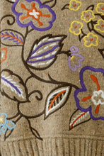 Charger l'image dans la galerie, Chandail camel violet broderies OUI
