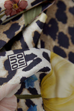 Charger l'image dans la galerie, Écharpe de cou en soie OUI
