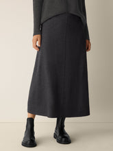 Charger l&#39;image dans la galerie, Jupe laine vierge charcoal FISHER
