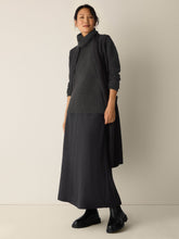 Charger l&#39;image dans la galerie, Jupe laine vierge charcoal FISHER

