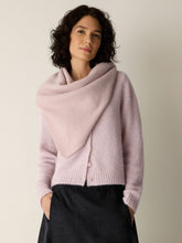 Charger l'image dans la galerie, Foulard triangulaire en cachemire italien FISHER
