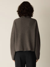 Charger l'image dans la galerie, Chandail 100% cachemire taupe FISHER
