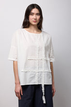 Charger l'image dans la galerie, Blouse popeline perle NEIRAMI
