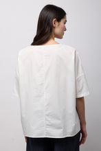Charger l'image dans la galerie, Blouse popeline perle NEIRAMI
