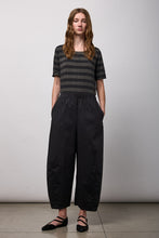 Charger l'image dans la galerie, Pantalon popeline de coton noir NEIRAMI

