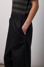 Charger l'image dans la galerie, Pantalon popeline de coton noir NEIRAMI
