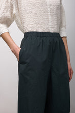 Charger l'image dans la galerie, Pantalon popeline de coton eucalyptus NEIRAMI
