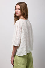Charger l'image dans la galerie, Blouse blanche en coton gaufré NEIRAMI

