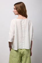 Charger l'image dans la galerie, Blouse blanche en coton gaufré NEIRAMI
