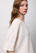 Charger l'image dans la galerie, Blouse blanche en coton gaufré NEIRAMI
