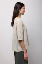 Charger l'image dans la galerie, Blouse greige en coton gaufré NEIRAMI
