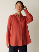 Charger l'image dans la galerie, Chemisier en lin orange sanguine FISHER
