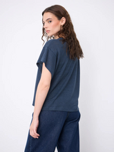 Charger l'image dans la galerie, T-shirt en lin satiné marine NOT SHY
