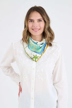 Charger l'image dans la galerie, Écharpe 100% soie Dora bleu STORIATIPIC
