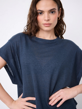 Charger l'image dans la galerie, T-shirt en lin satiné marine NOT SHY
