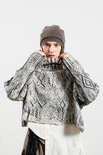 Charger l'image dans la galerie, Pull CROP HIGH NECK handpaint SERIENUMERICA
