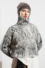 Charger l'image dans la galerie, Pull CROP HIGH NECK handpaint SERIENUMERICA
